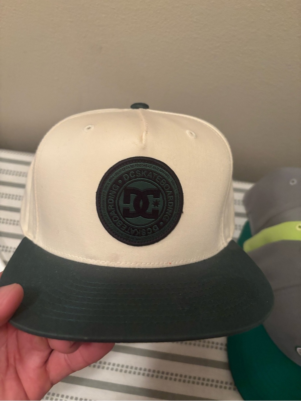 DC Shoes Two-Tone Snapback Hat in Cream and Forest Green